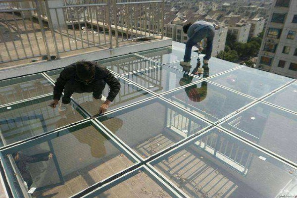 阳光房玻璃屋顶漏水，可以直接做防水卷材非常方便