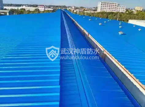 彩钢瓦屋顶定期除锈喷漆翻新施工方案