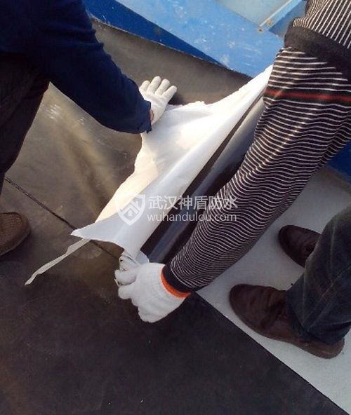 金属屋面防水新选择：丁基橡胶防水卷材施工技术详解